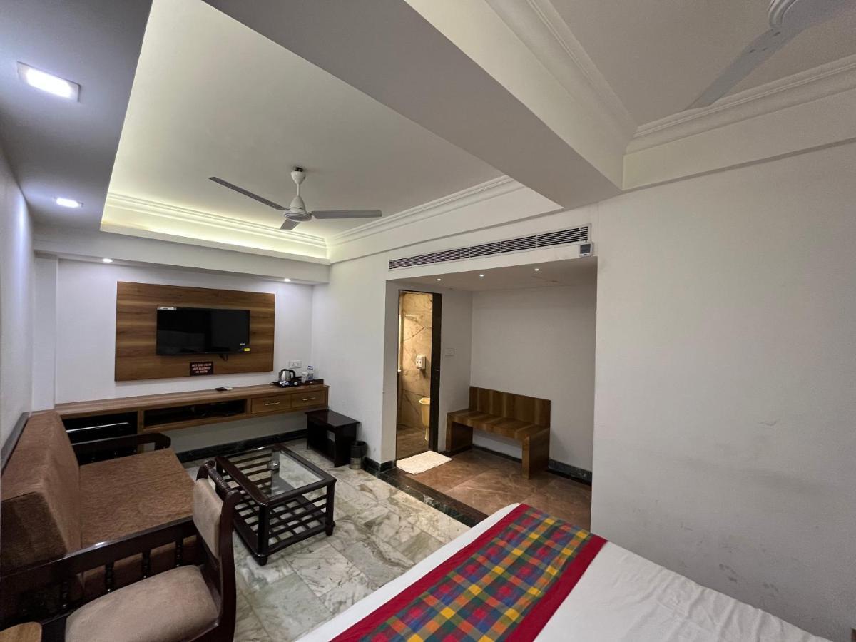אגרה Hotel Moti Palace מראה חיצוני תמונה