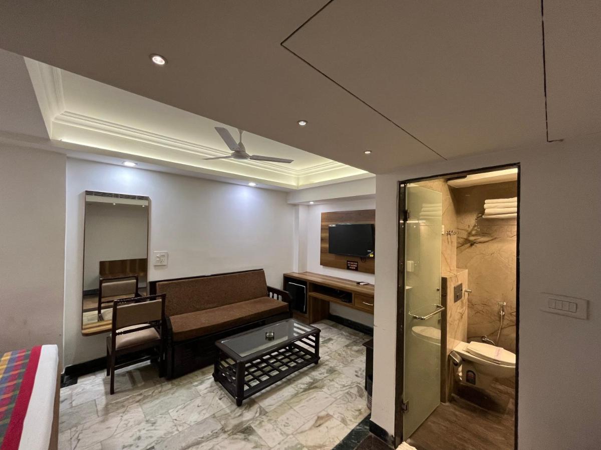 אגרה Hotel Moti Palace מראה חיצוני תמונה