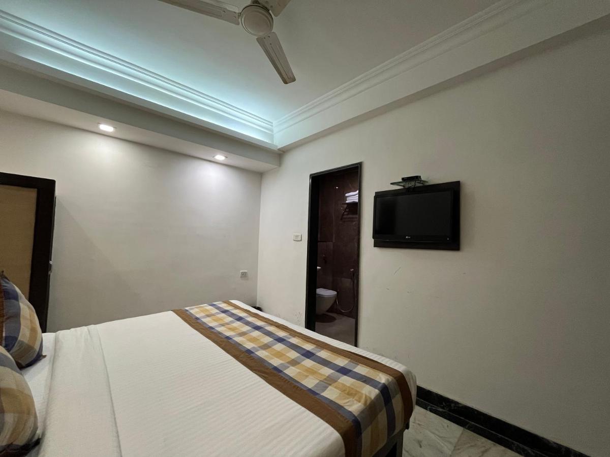 אגרה Hotel Moti Palace מראה חיצוני תמונה