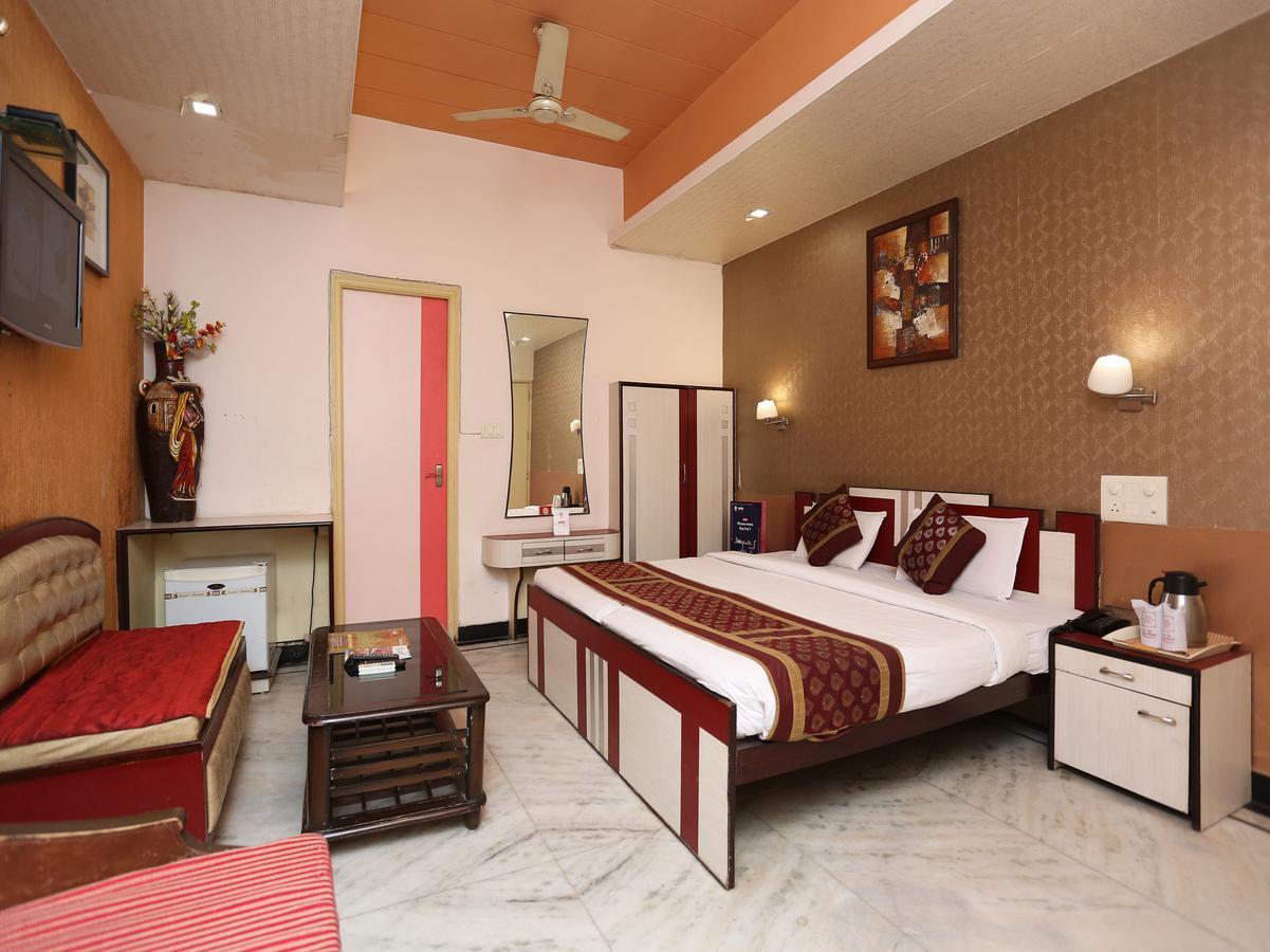 אגרה Hotel Moti Palace מראה חיצוני תמונה