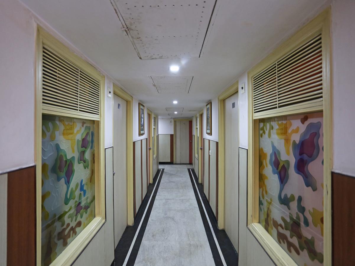 אגרה Hotel Moti Palace מראה חיצוני תמונה