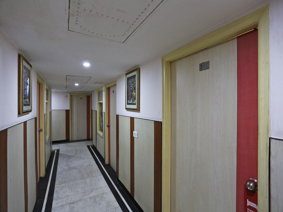 אגרה Hotel Moti Palace מראה חיצוני תמונה