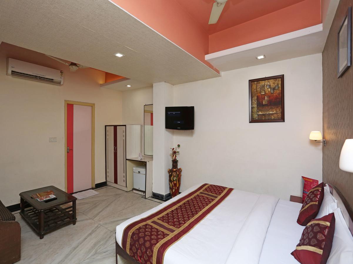 אגרה Hotel Moti Palace מראה חיצוני תמונה