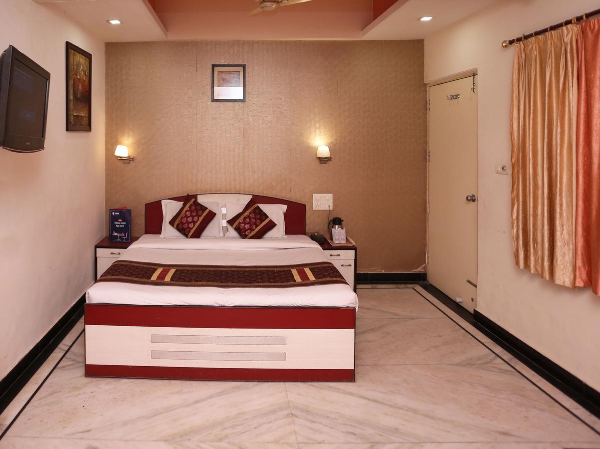 אגרה Hotel Moti Palace מראה חיצוני תמונה