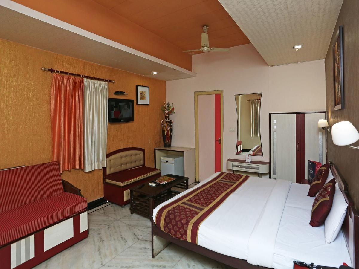 אגרה Hotel Moti Palace מראה חיצוני תמונה