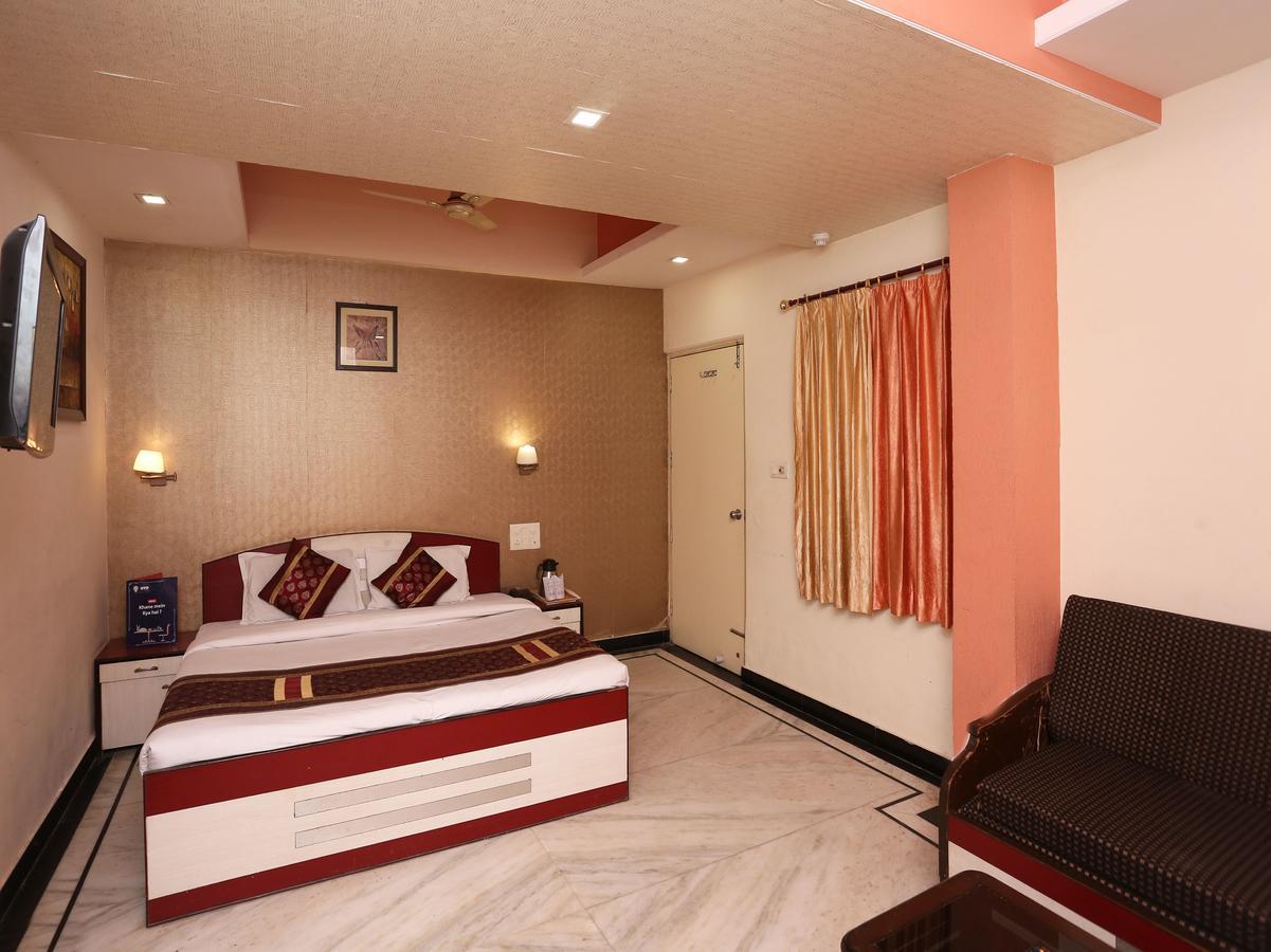 אגרה Hotel Moti Palace מראה חיצוני תמונה