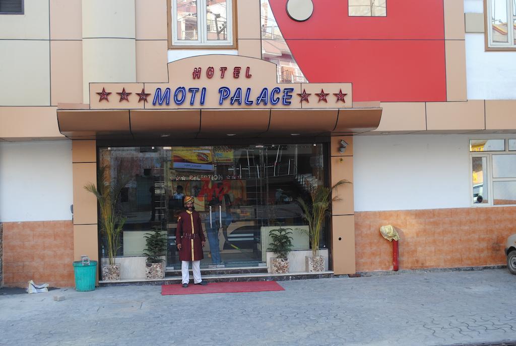 אגרה Hotel Moti Palace מראה חיצוני תמונה