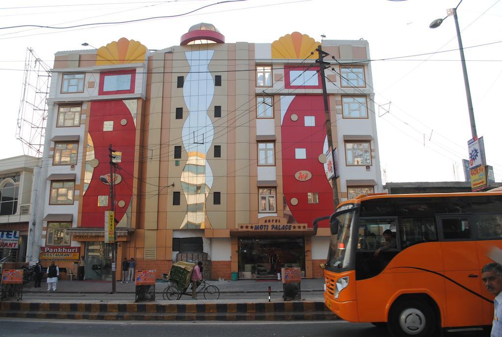 אגרה Hotel Moti Palace מראה חיצוני תמונה
