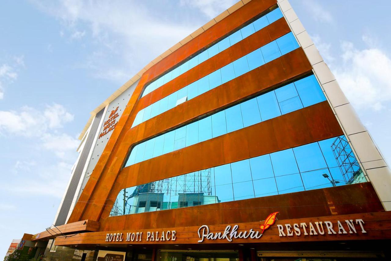 אגרה Hotel Moti Palace מראה חיצוני תמונה