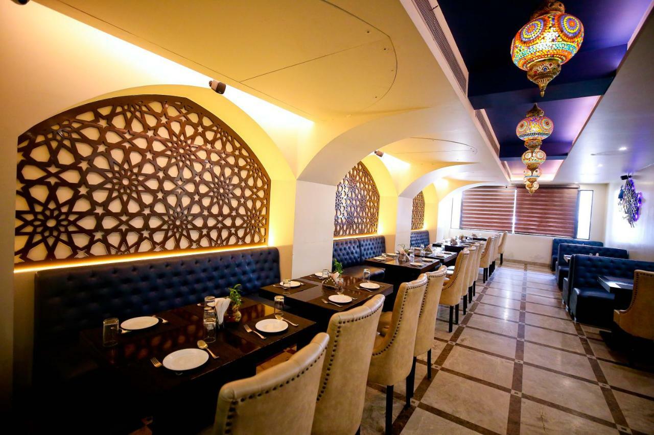 אגרה Hotel Moti Palace מראה חיצוני תמונה