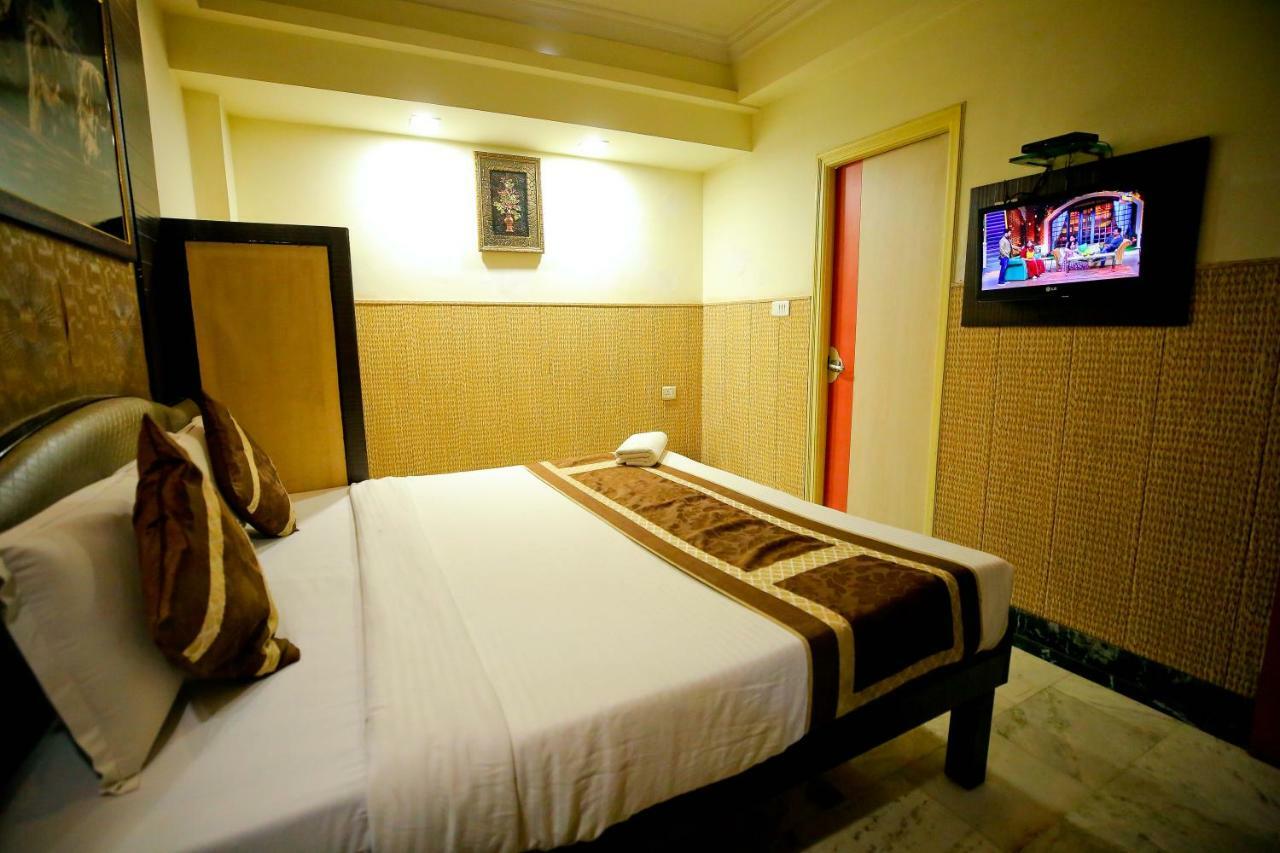 אגרה Hotel Moti Palace מראה חיצוני תמונה