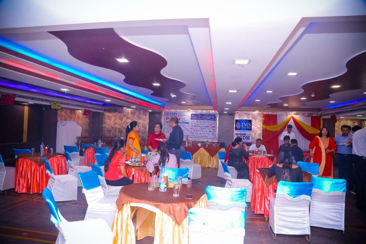 אגרה Hotel Moti Palace מראה חיצוני תמונה