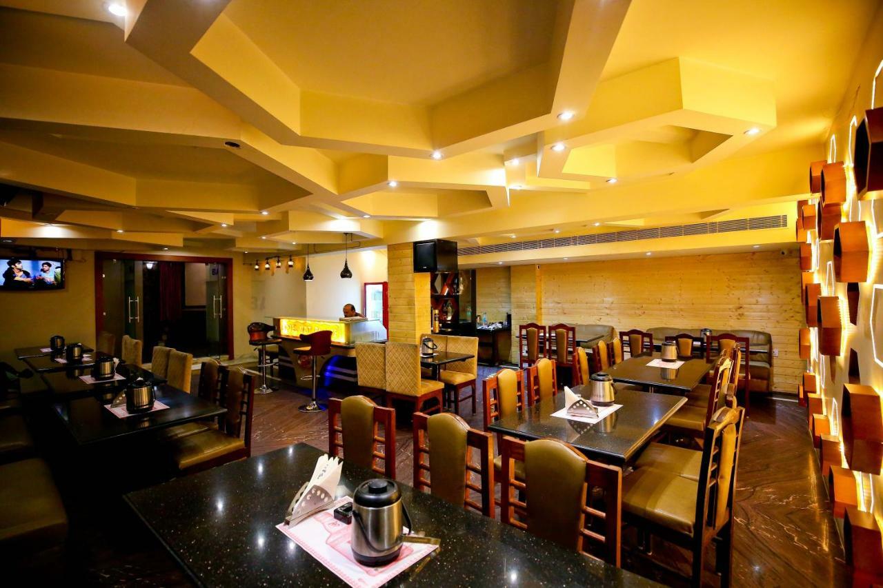 אגרה Hotel Moti Palace מראה חיצוני תמונה