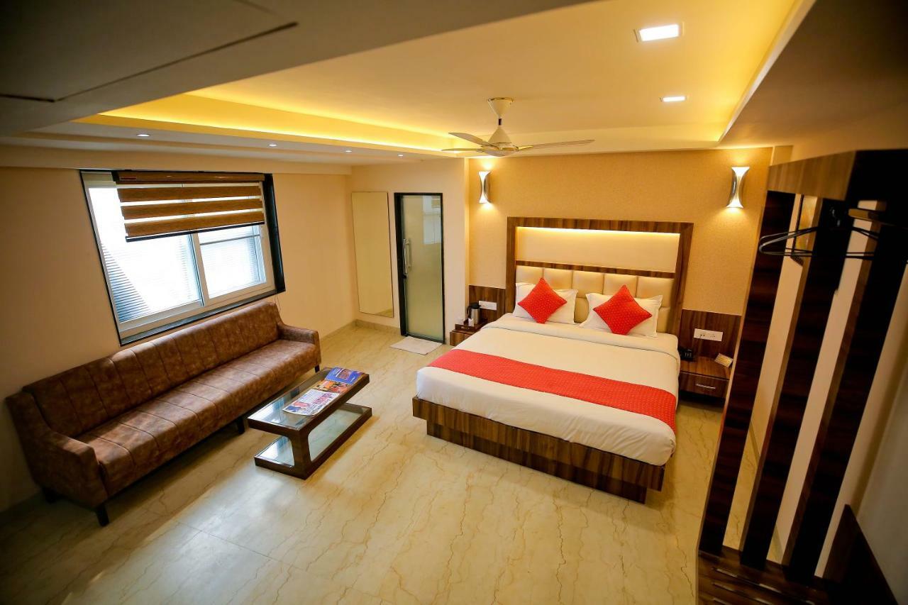 אגרה Hotel Moti Palace מראה חיצוני תמונה