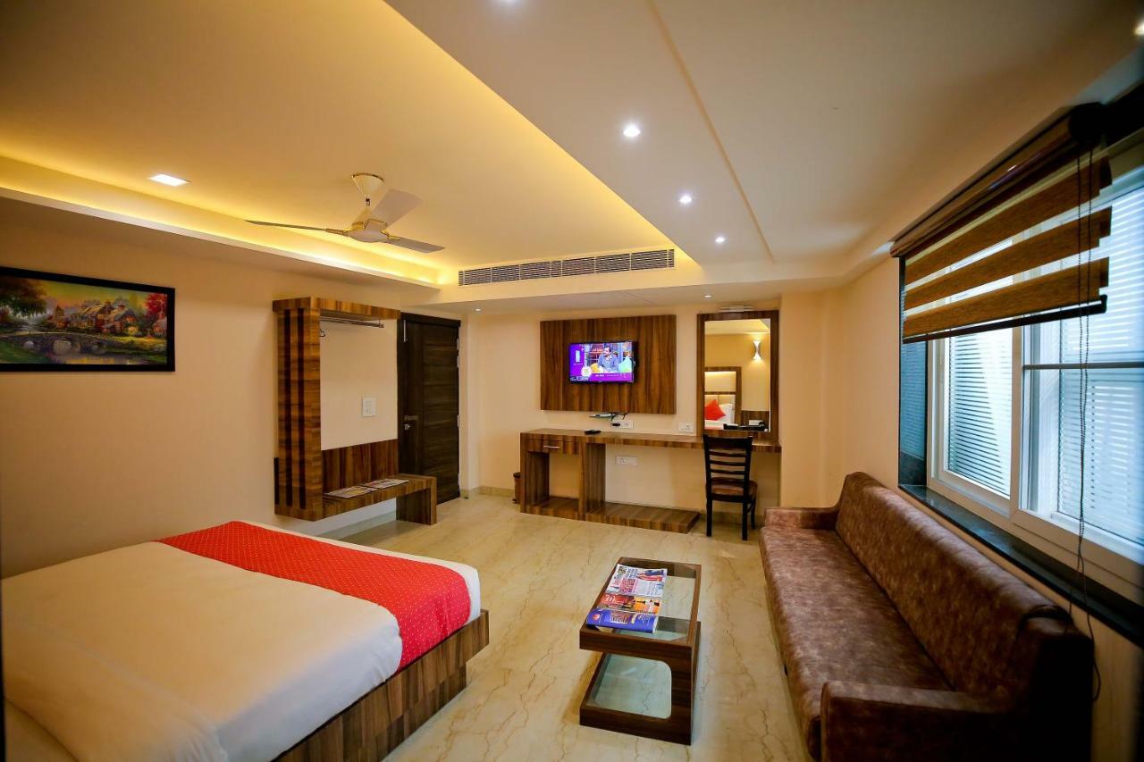 אגרה Hotel Moti Palace מראה חיצוני תמונה