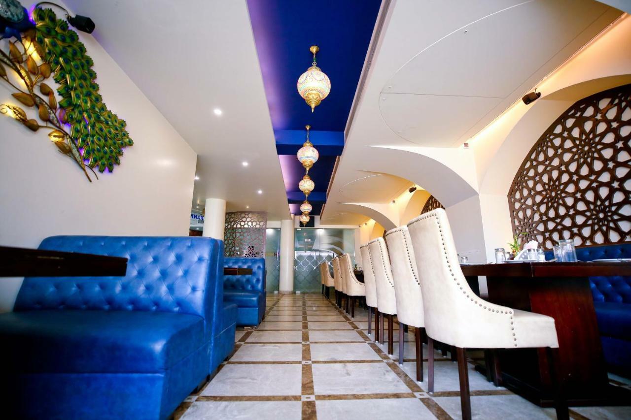 אגרה Hotel Moti Palace מראה חיצוני תמונה
