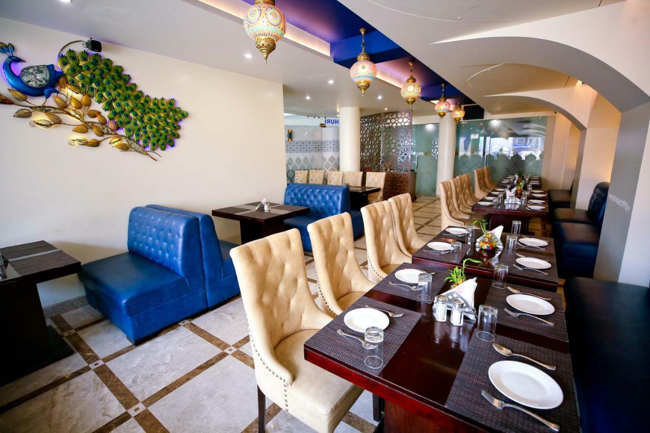 אגרה Hotel Moti Palace מראה חיצוני תמונה